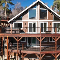 The Grateful Den - Hot tub, game room